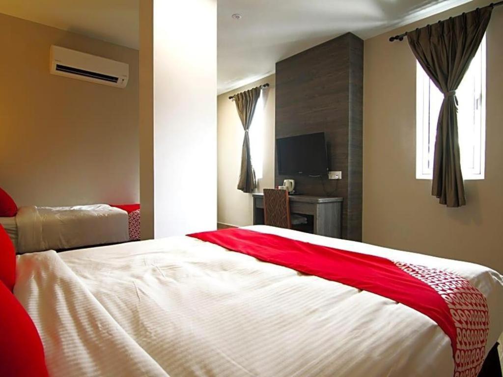 Sunlight Hotel Kulai Bagian luar foto