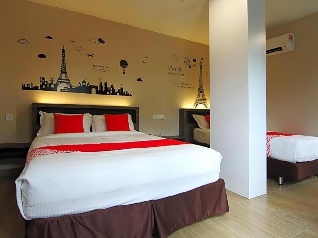 Sunlight Hotel Kulai Bagian luar foto