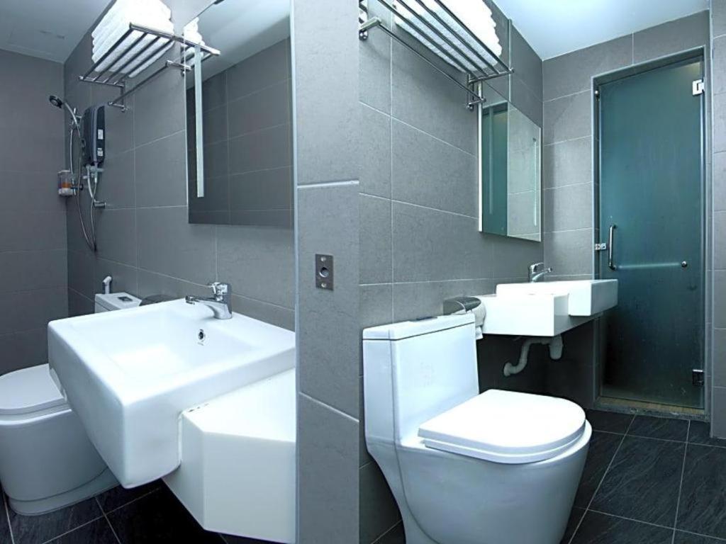 Sunlight Hotel Kulai Bagian luar foto